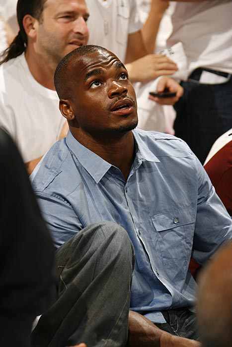 130506133353-adrian-peterson-single-image-cut.jpg
